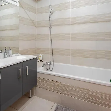 Apartman Magnifique 2 Pieces Avec Terrasse Et Grand Jardin *